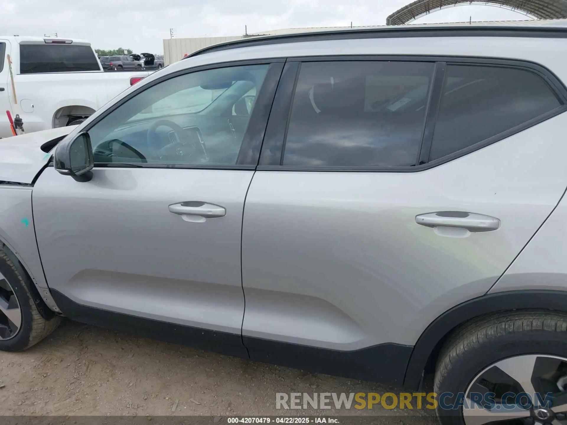15 Photograph of a damaged car YV4L12UK9R2309479 VOLVO XC40 2024