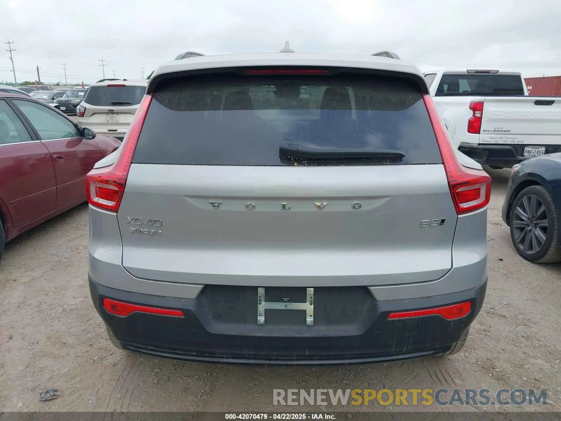 17 Photograph of a damaged car YV4L12UK9R2309479 VOLVO XC40 2024