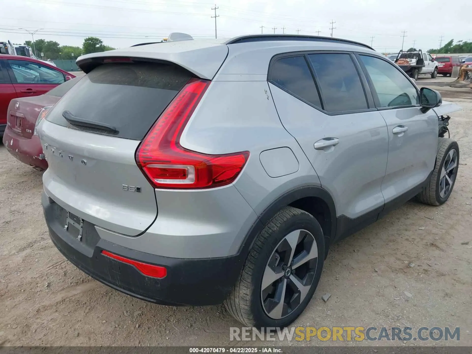 4 Photograph of a damaged car YV4L12UK9R2309479 VOLVO XC40 2024