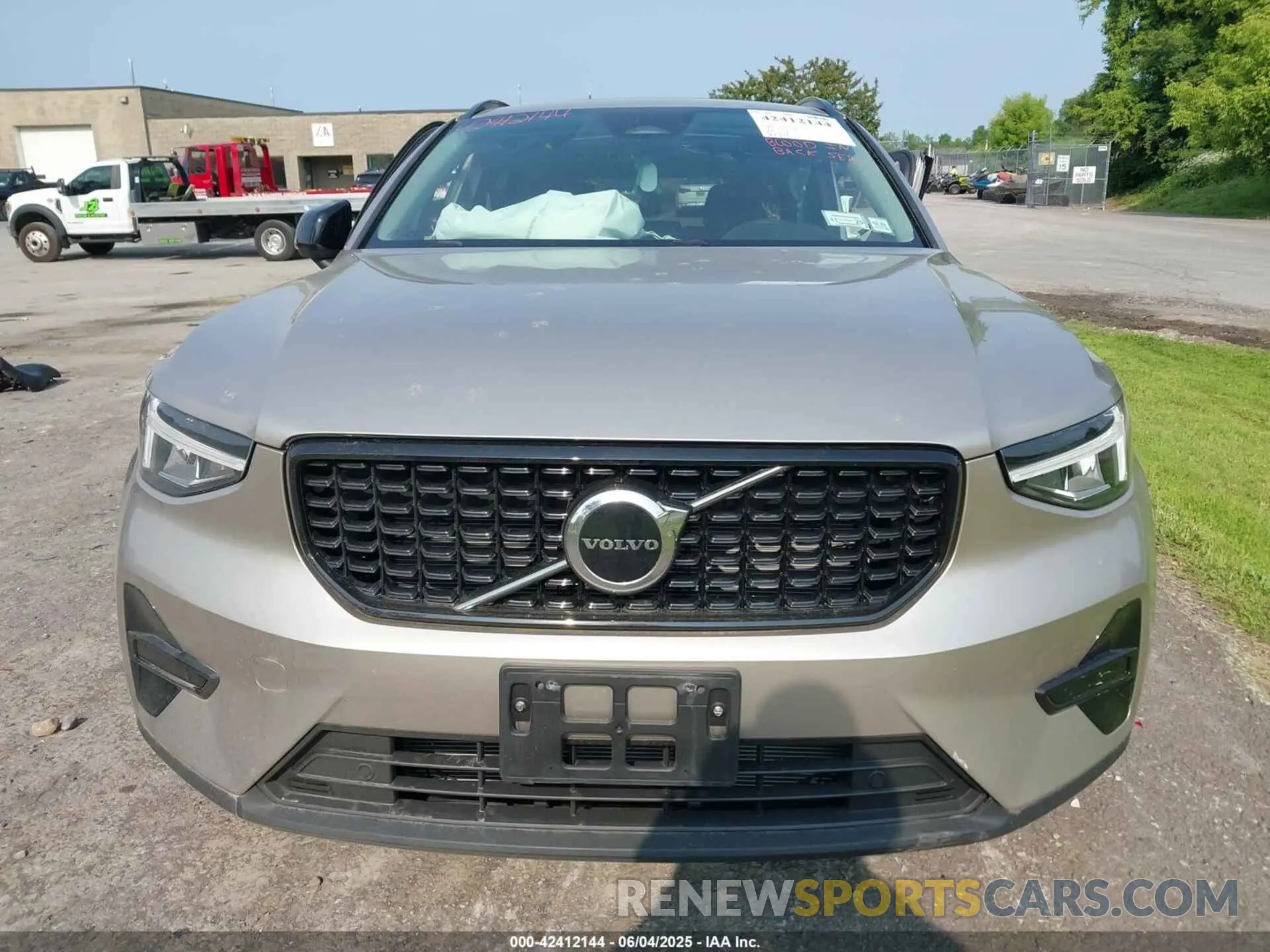 11 Photograph of a damaged car YV4L12UKXR2222285 VOLVO XC40 2024