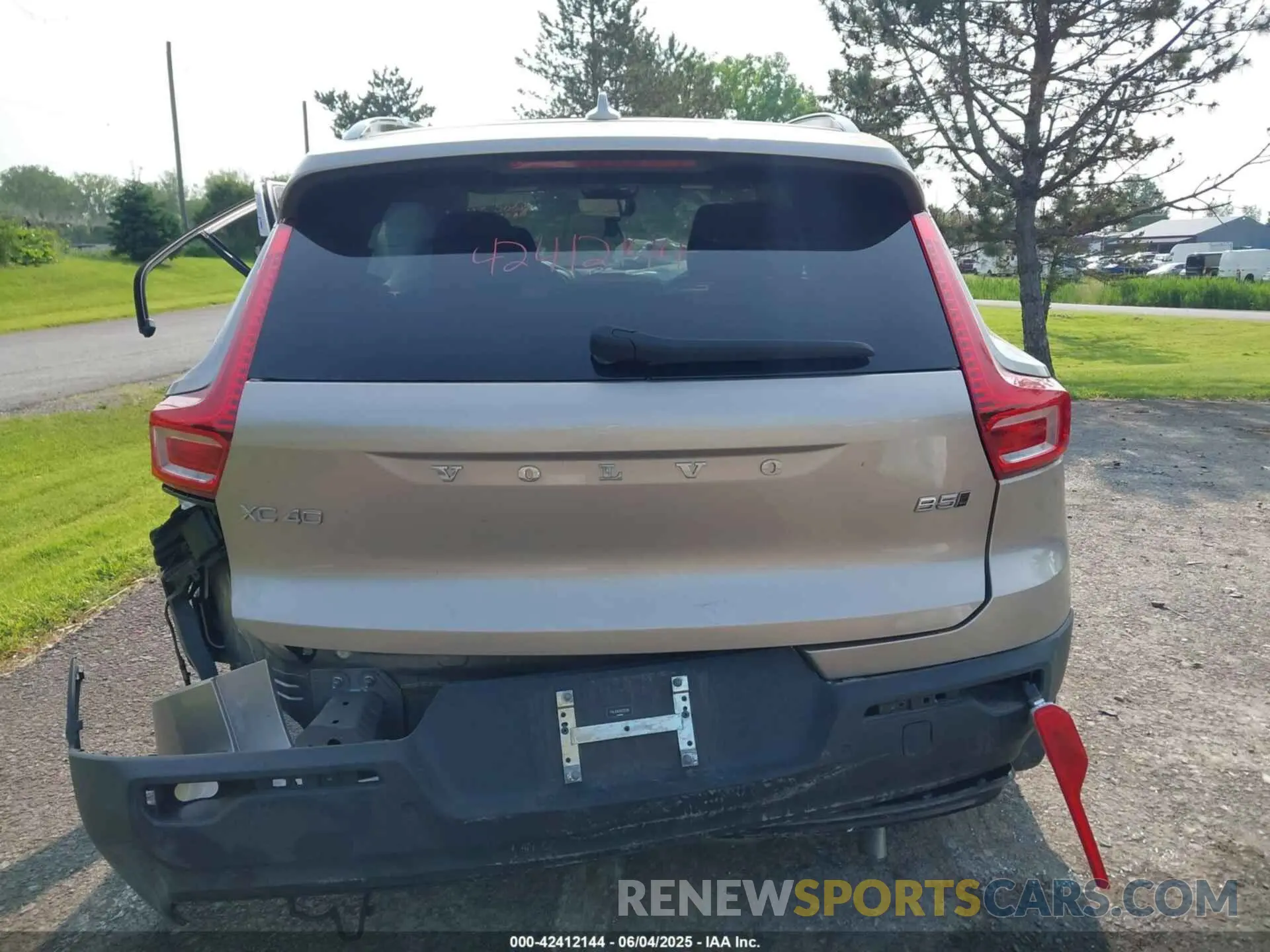 15 Photograph of a damaged car YV4L12UKXR2222285 VOLVO XC40 2024