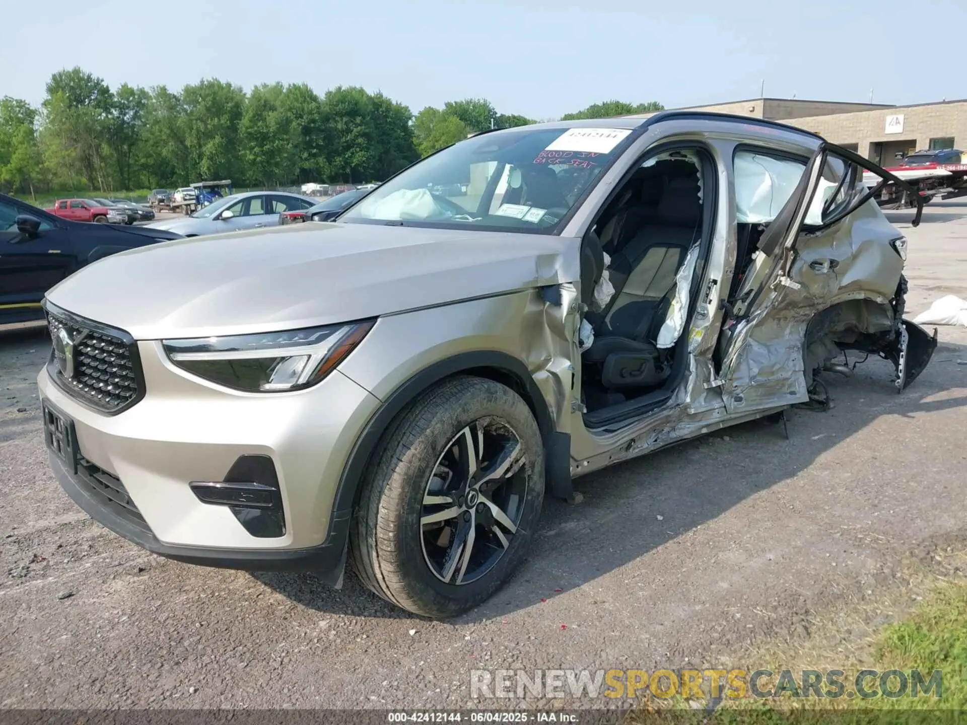 2 Photograph of a damaged car YV4L12UKXR2222285 VOLVO XC40 2024