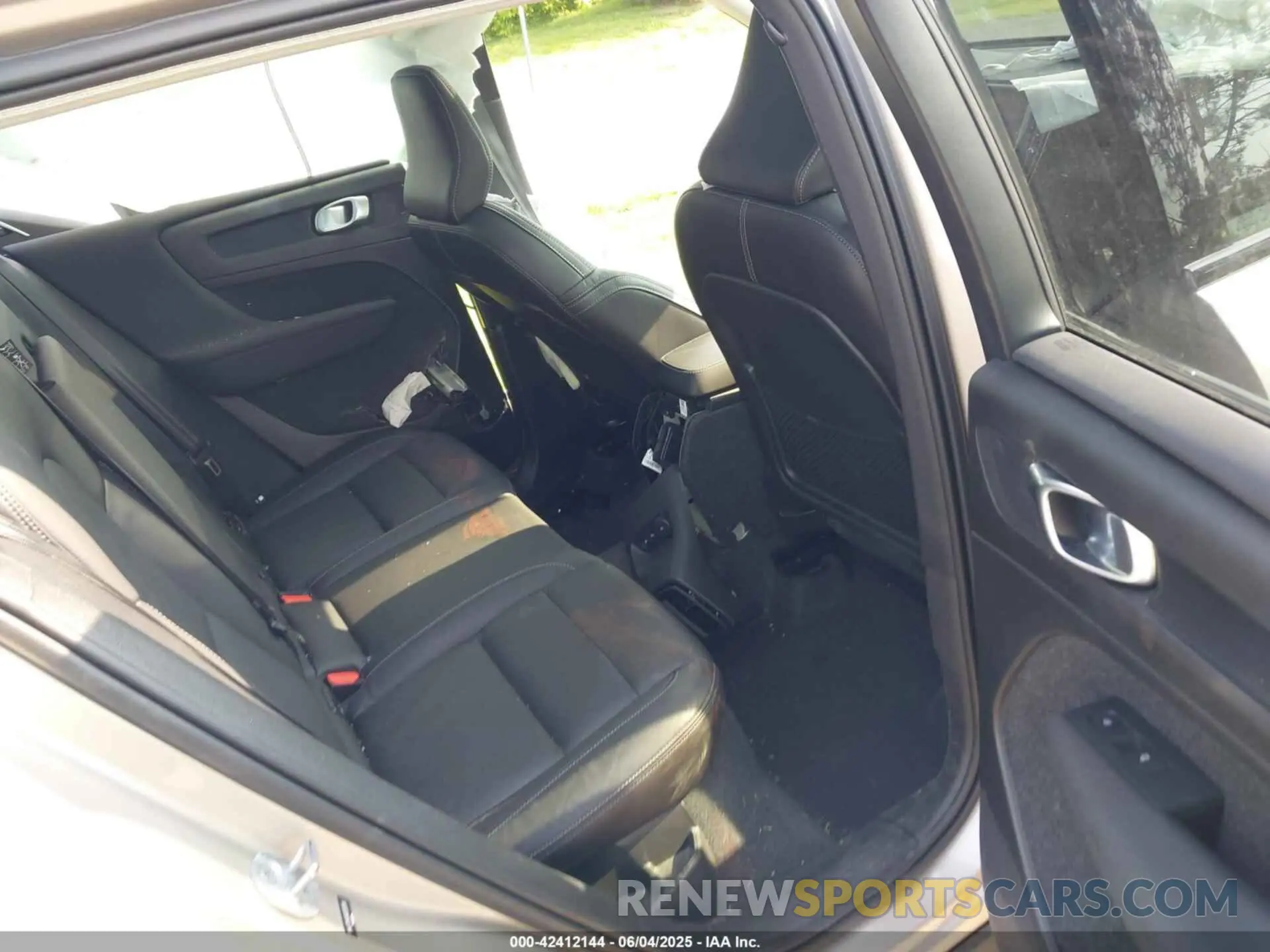 8 Photograph of a damaged car YV4L12UKXR2222285 VOLVO XC40 2024