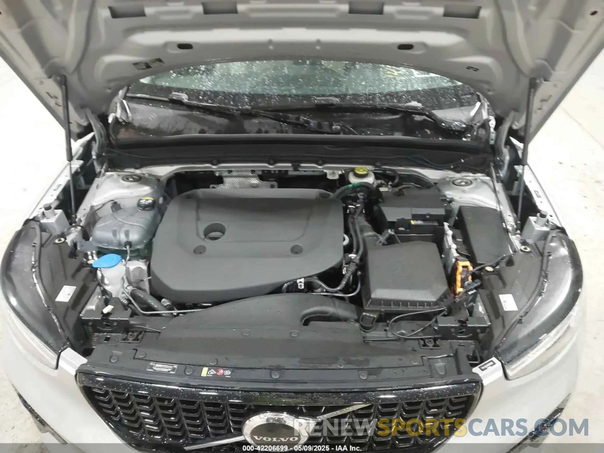10 Photograph of a damaged car YV4L12UL0R2366601 VOLVO XC40 2024