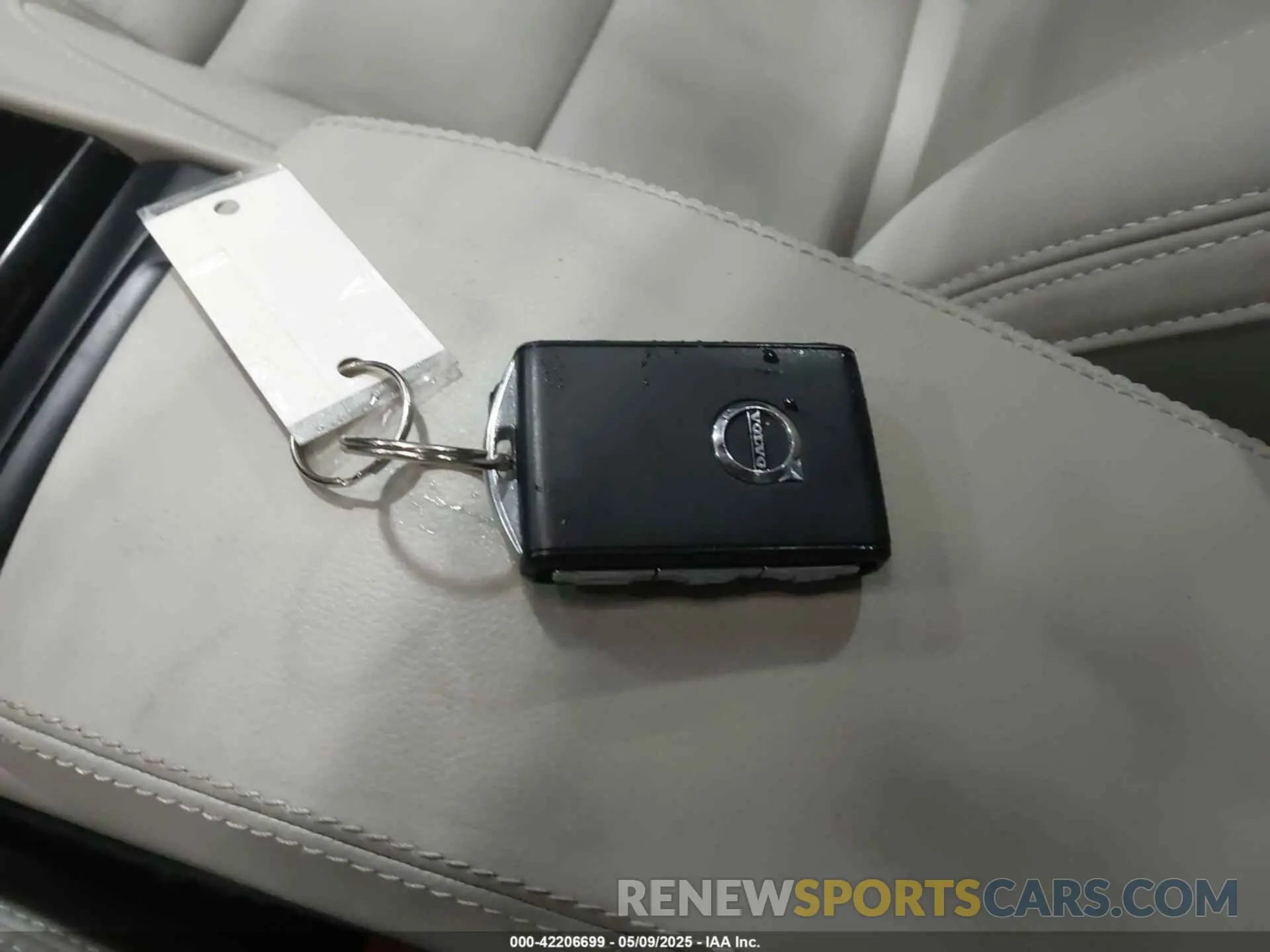 11 Photograph of a damaged car YV4L12UL0R2366601 VOLVO XC40 2024