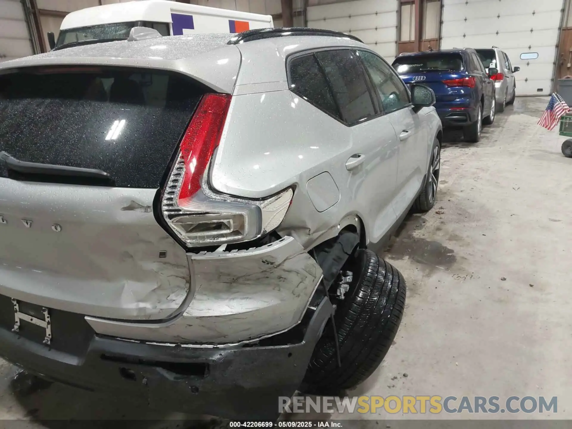 17 Photograph of a damaged car YV4L12UL0R2366601 VOLVO XC40 2024
