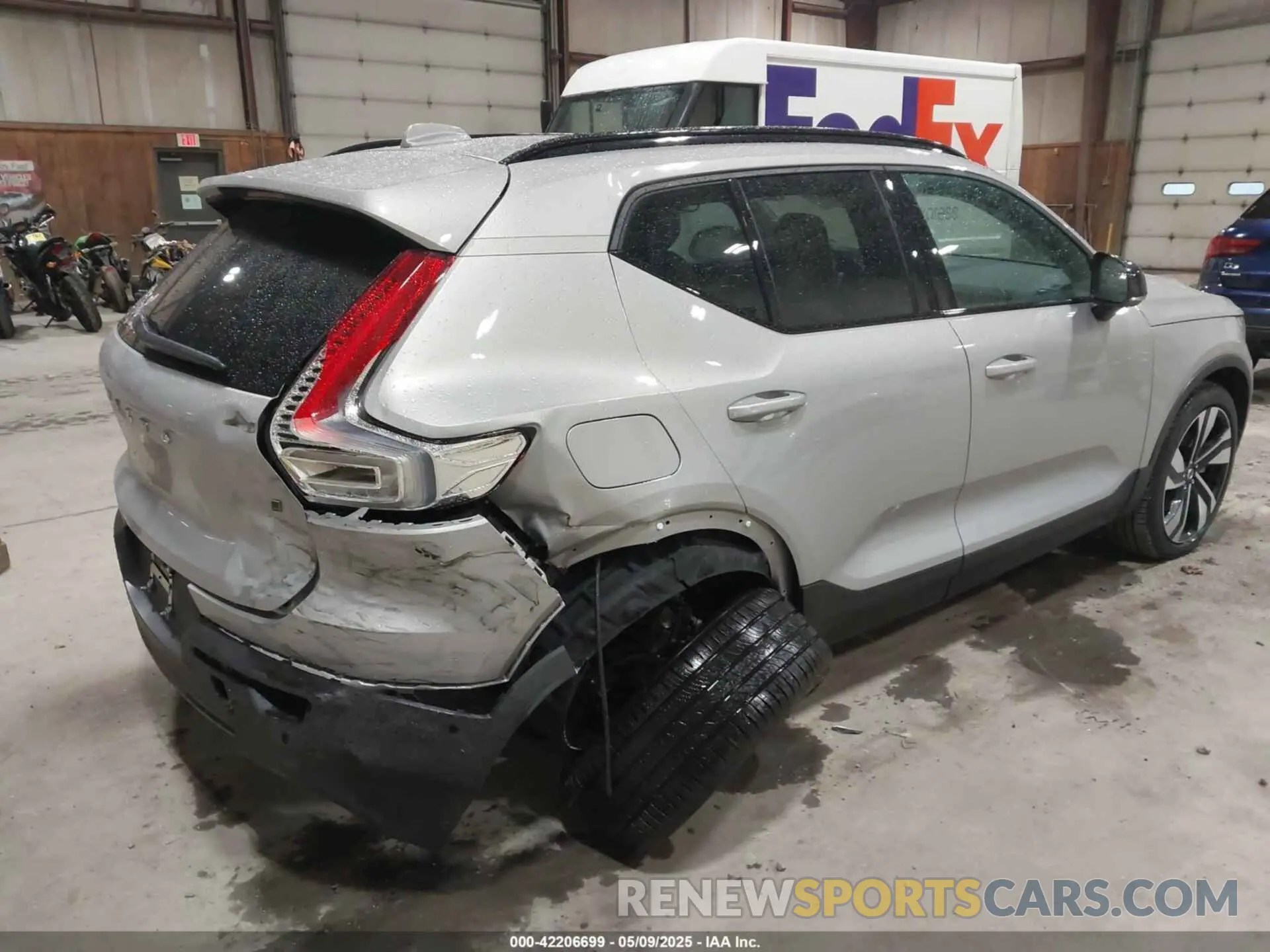 6 Photograph of a damaged car YV4L12UL0R2366601 VOLVO XC40 2024