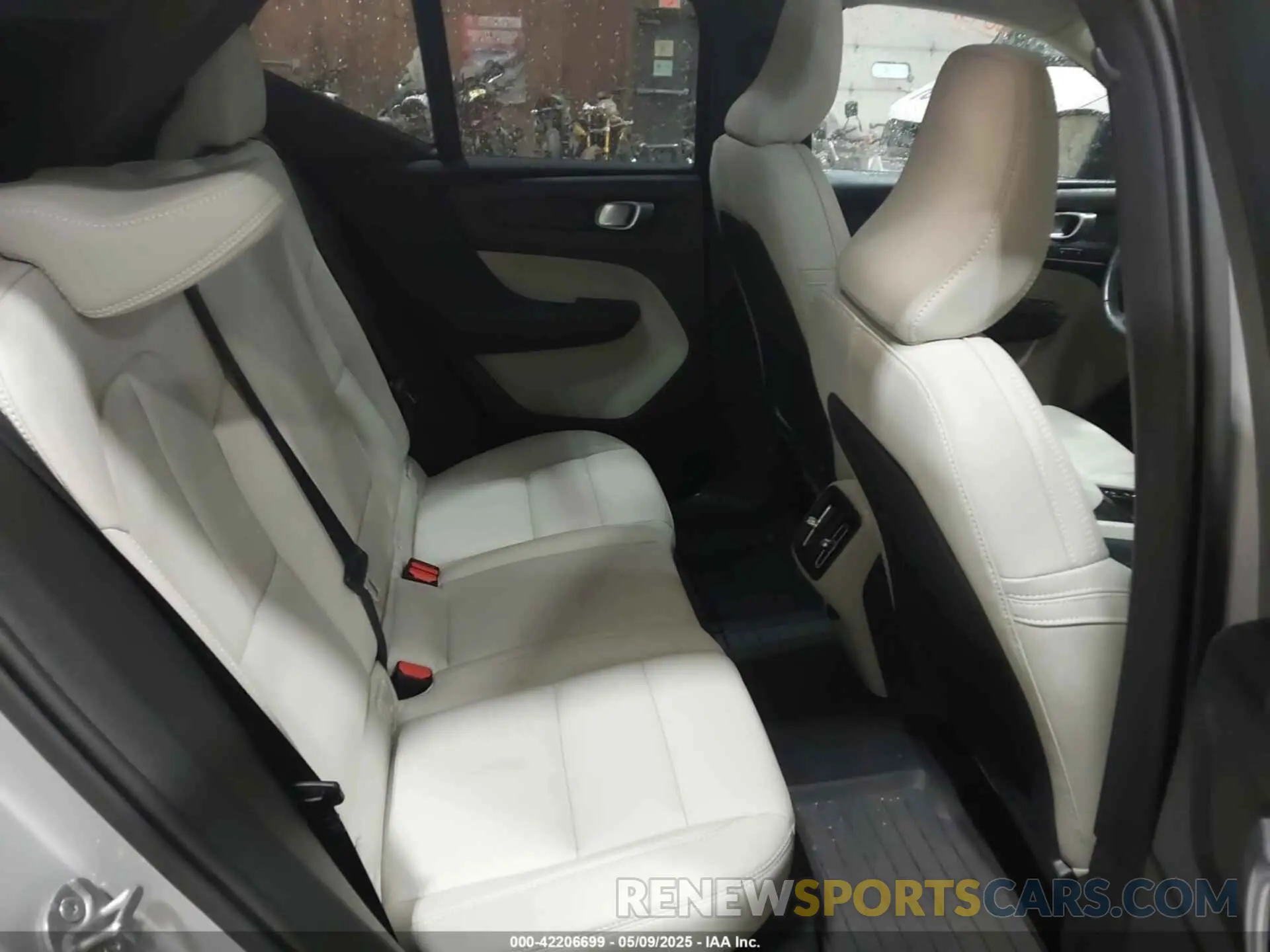 8 Photograph of a damaged car YV4L12UL0R2366601 VOLVO XC40 2024