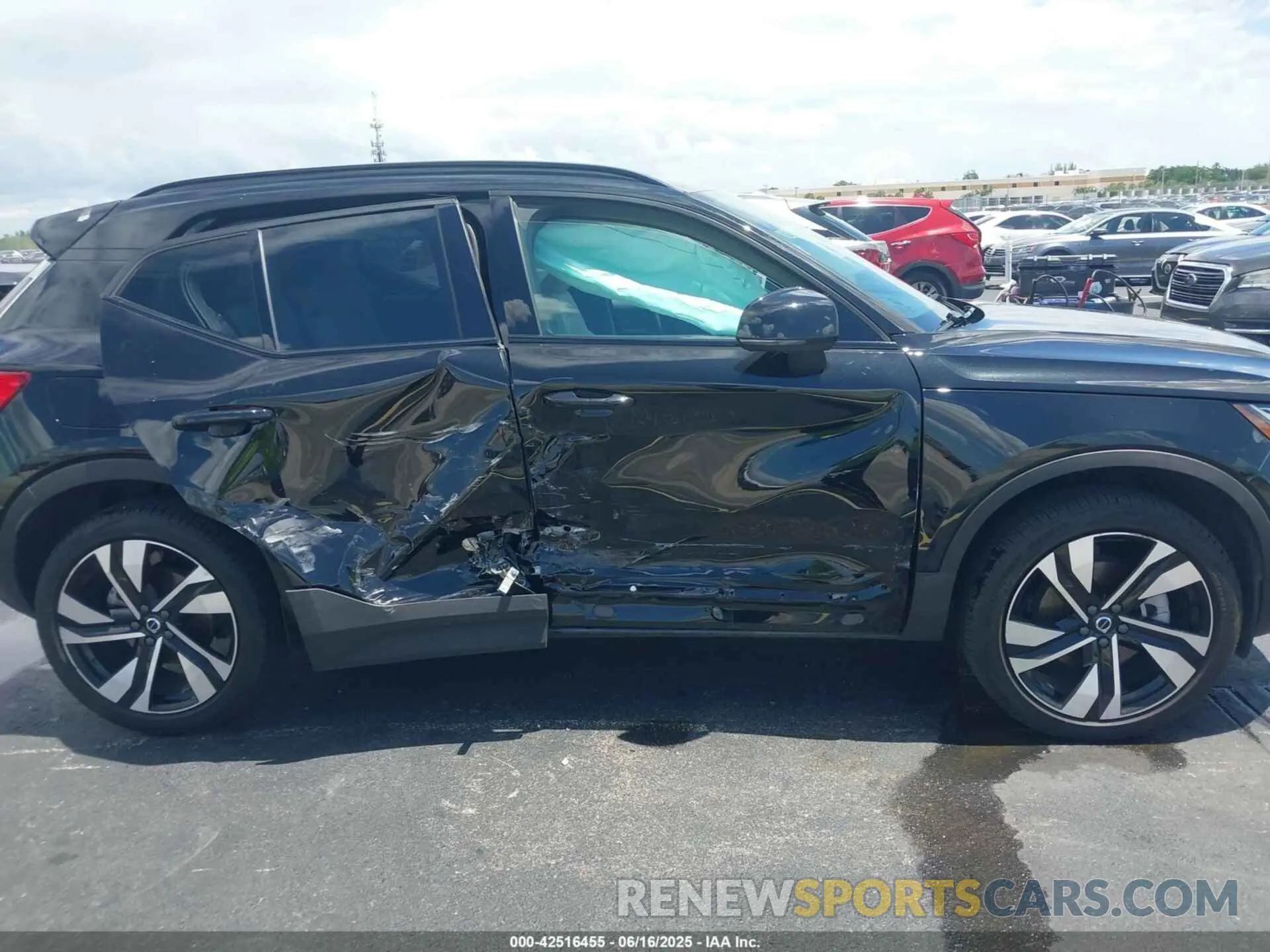 6 Photograph of a damaged car YV4L12UL5R2308371 VOLVO XC40 2024