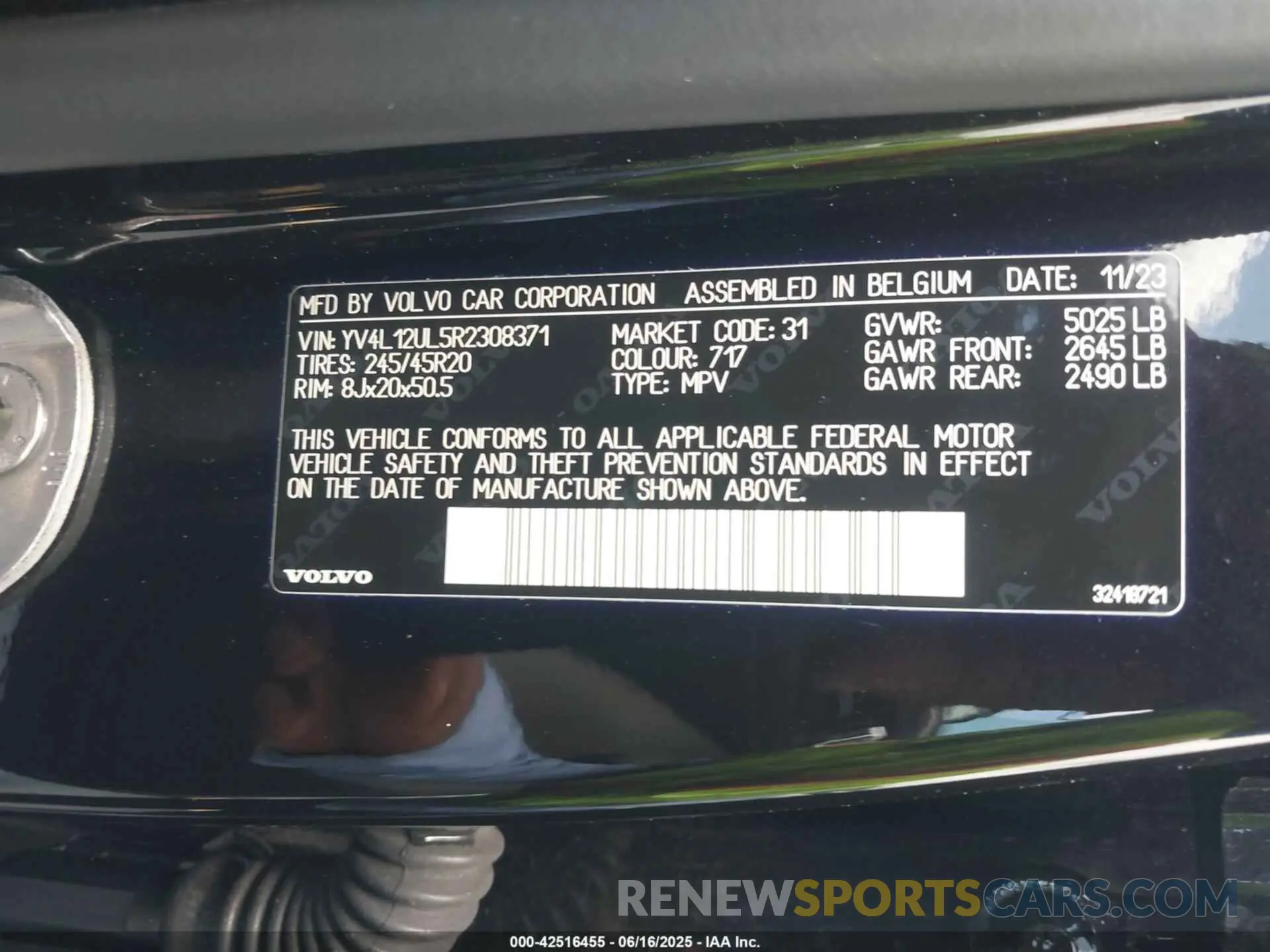 9 Photograph of a damaged car YV4L12UL5R2308371 VOLVO XC40 2024