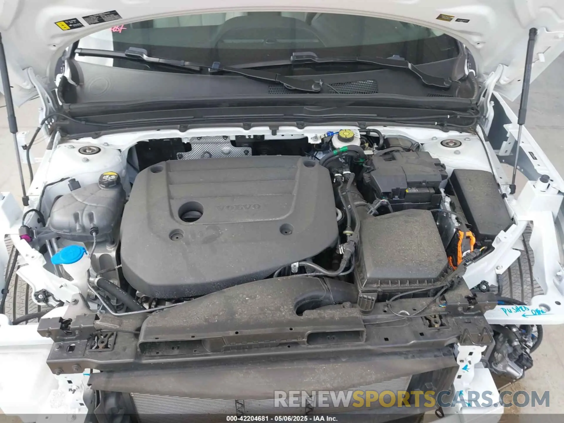 10 Photograph of a damaged car YV4L12UL7R2215271 VOLVO XC40 2024