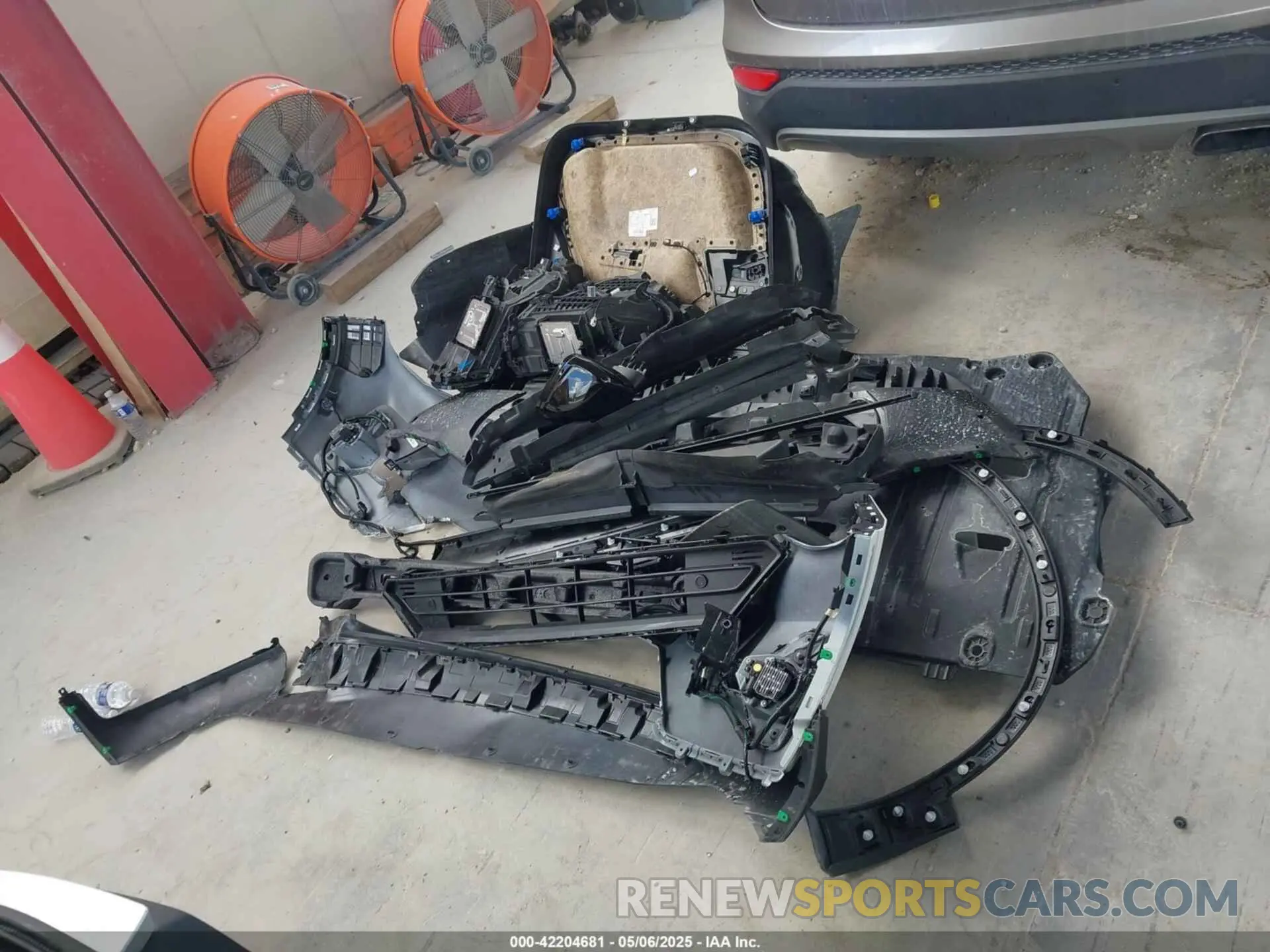 12 Photograph of a damaged car YV4L12UL7R2215271 VOLVO XC40 2024