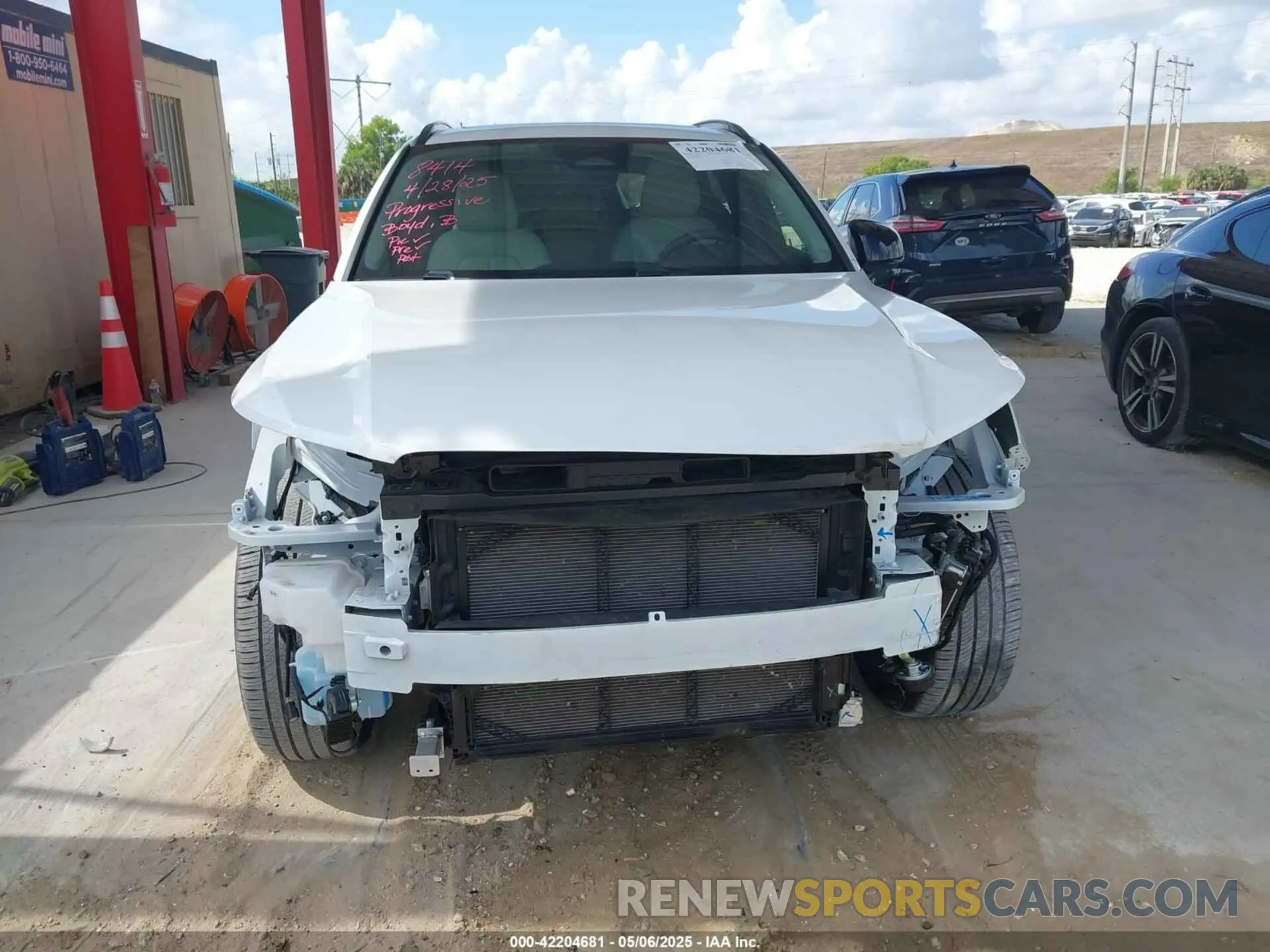 13 Photograph of a damaged car YV4L12UL7R2215271 VOLVO XC40 2024