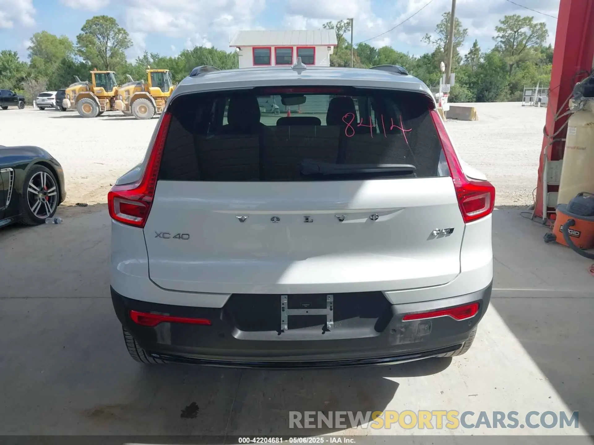 17 Photograph of a damaged car YV4L12UL7R2215271 VOLVO XC40 2024