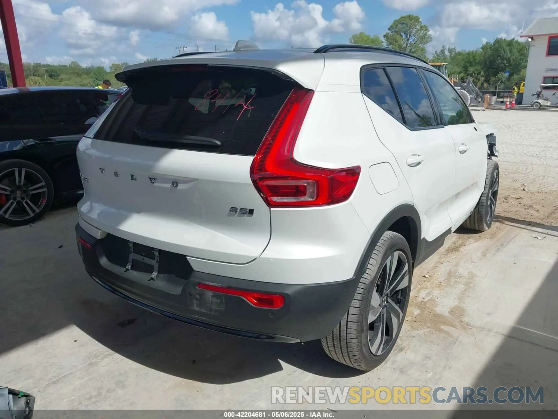 4 Photograph of a damaged car YV4L12UL7R2215271 VOLVO XC40 2024