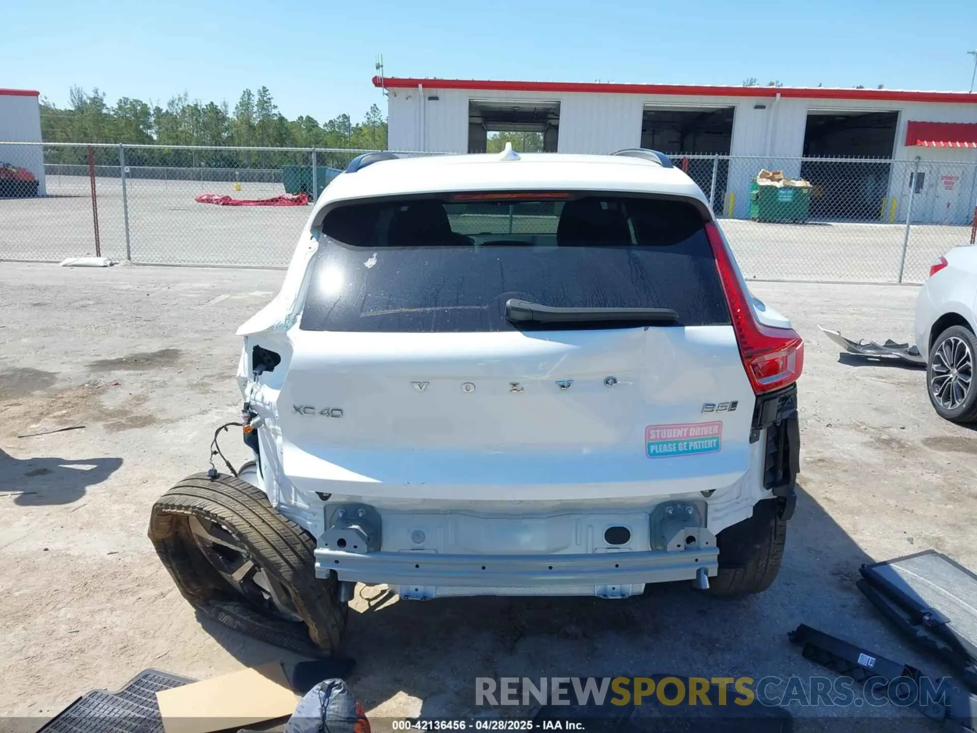 16 Photograph of a damaged car YV4L12UC2S2451557 VOLVO XC40 2025