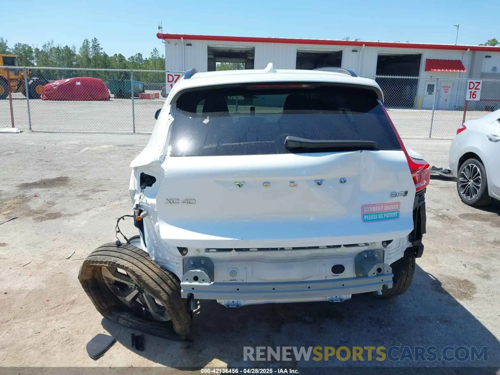 6 Photograph of a damaged car YV4L12UC2S2451557 VOLVO XC40 2025