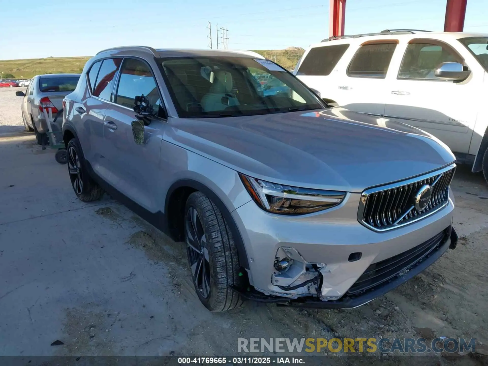 1 Photograph of a damaged car YV4L12UF6S2560078 VOLVO XC40 2025
