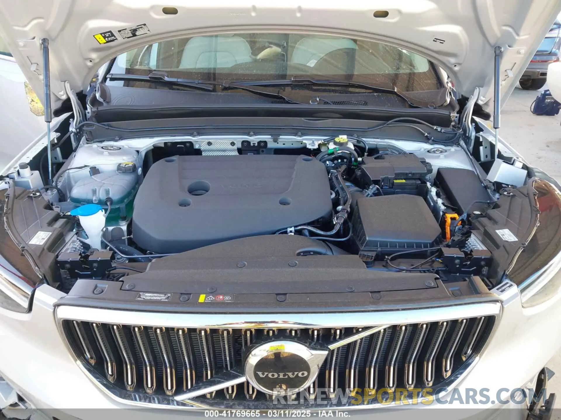 10 Photograph of a damaged car YV4L12UF6S2560078 VOLVO XC40 2025