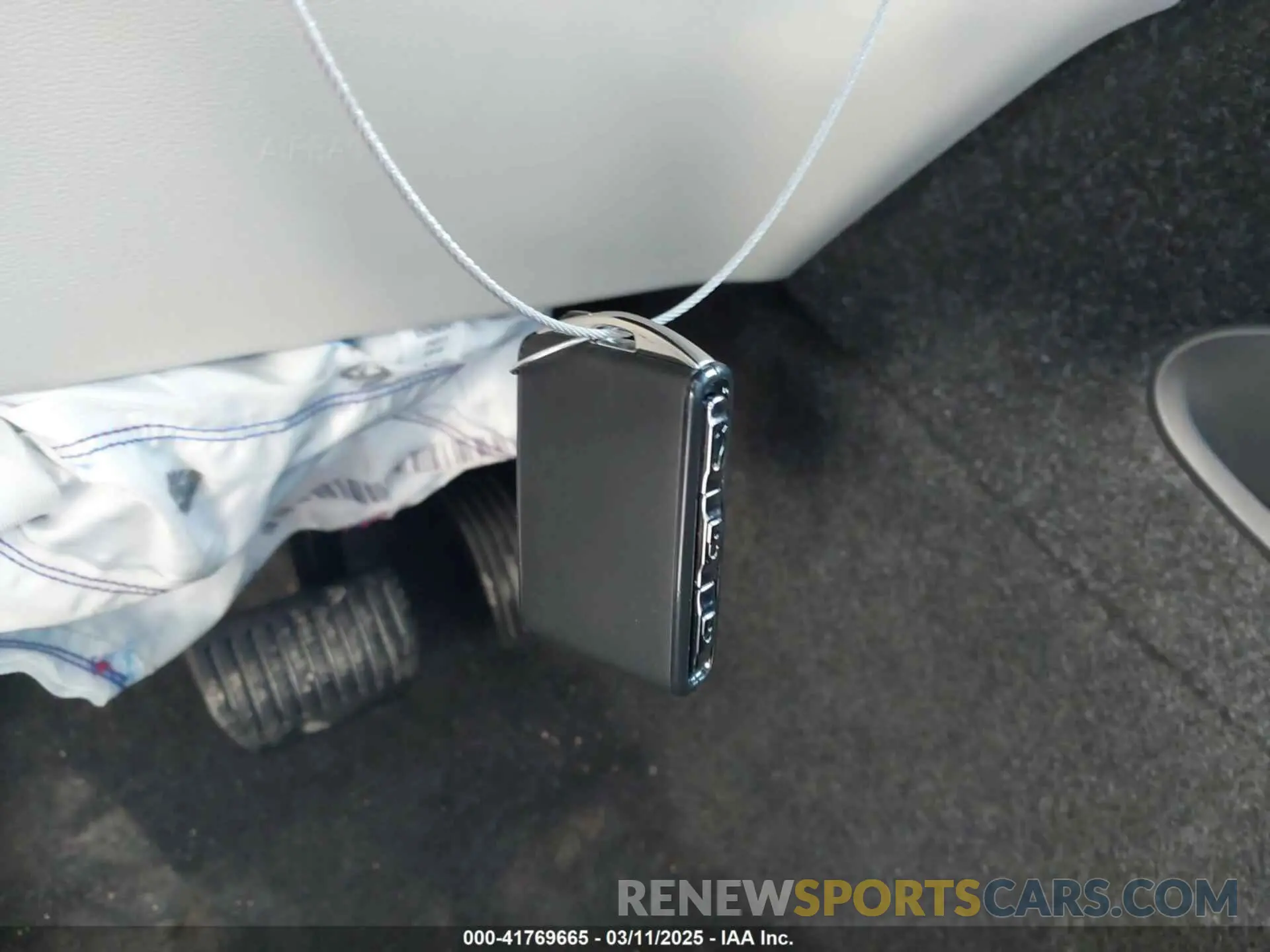 11 Photograph of a damaged car YV4L12UF6S2560078 VOLVO XC40 2025