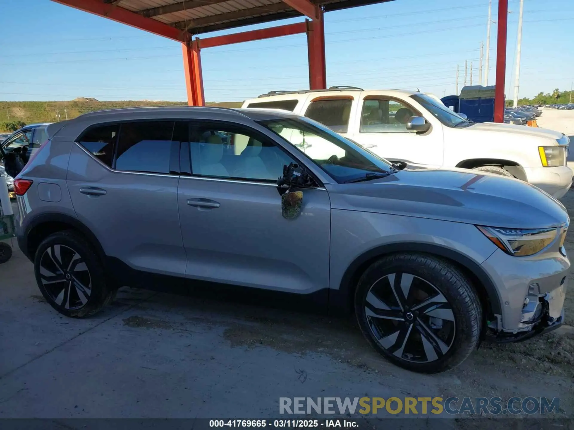14 Photograph of a damaged car YV4L12UF6S2560078 VOLVO XC40 2025