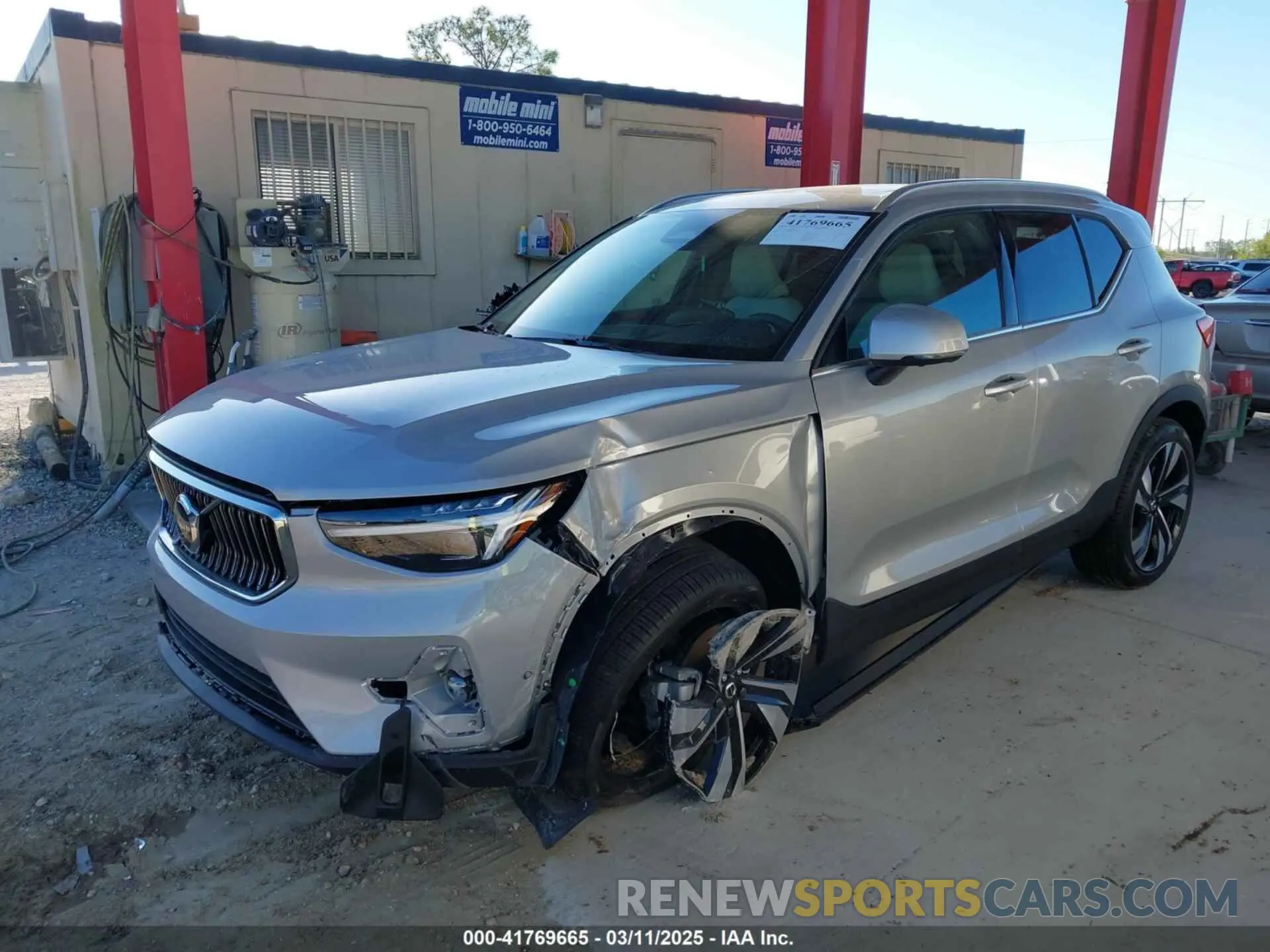 6 Photograph of a damaged car YV4L12UF6S2560078 VOLVO XC40 2025