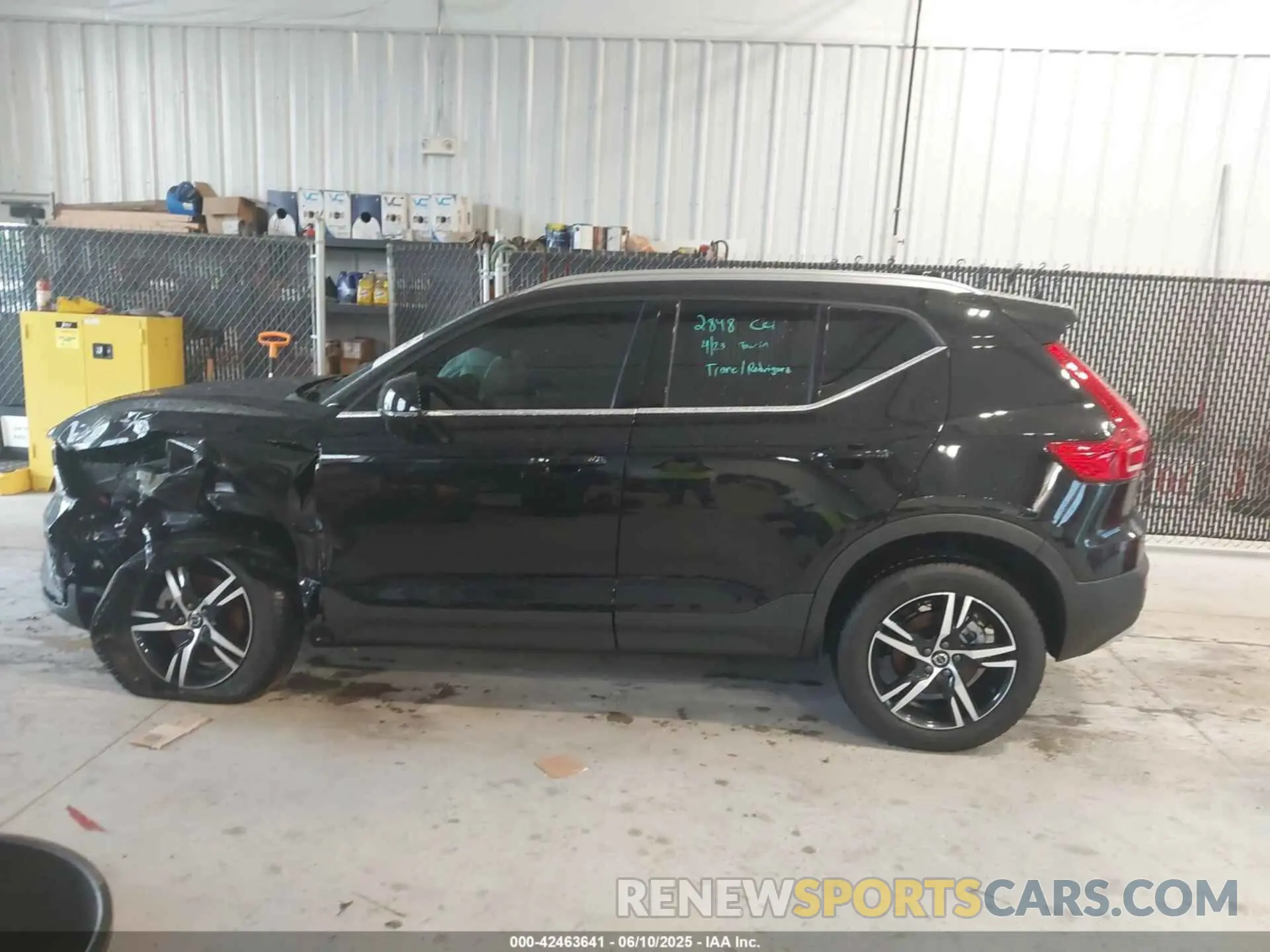 14 Photograph of a damaged car YV4L12UJ9S2544719 VOLVO XC40 2025