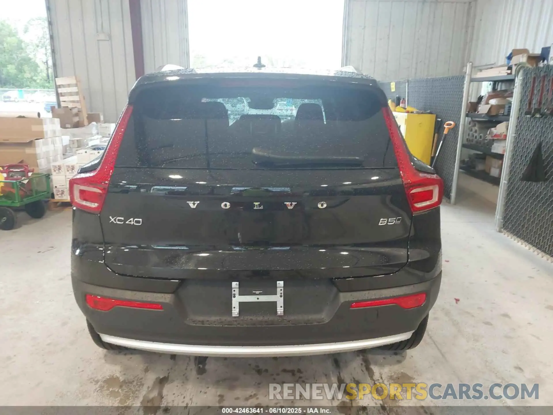 16 Photograph of a damaged car YV4L12UJ9S2544719 VOLVO XC40 2025