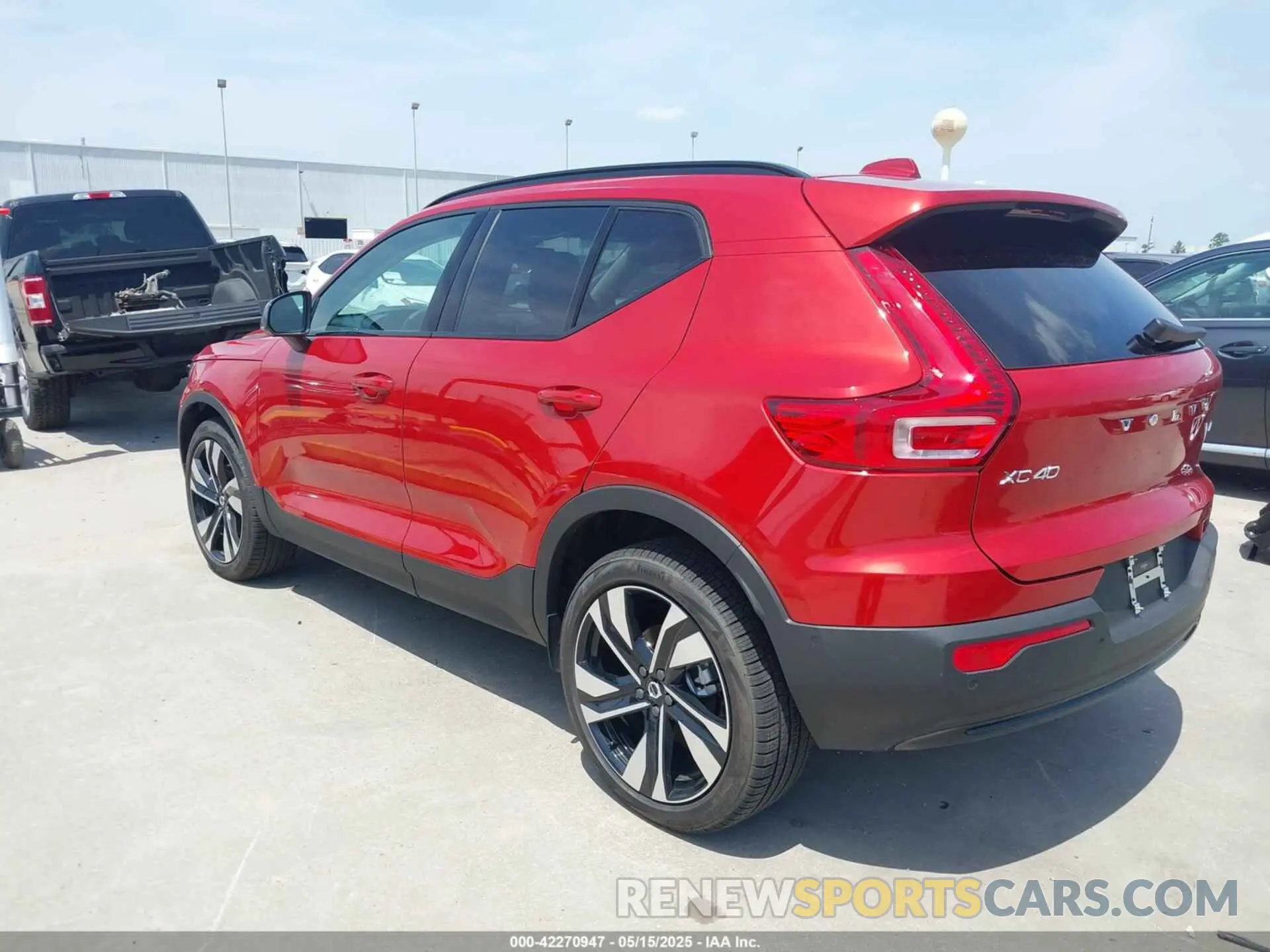 3 Photograph of a damaged car YV4L12UM3S2529546 VOLVO XC40 2025
