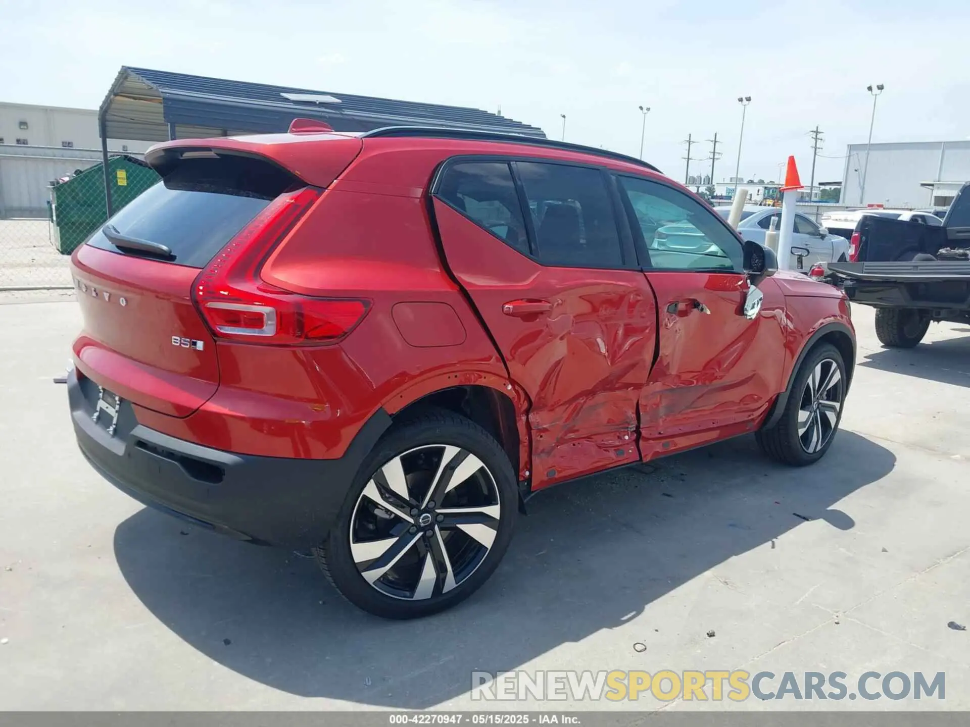 4 Photograph of a damaged car YV4L12UM3S2529546 VOLVO XC40 2025
