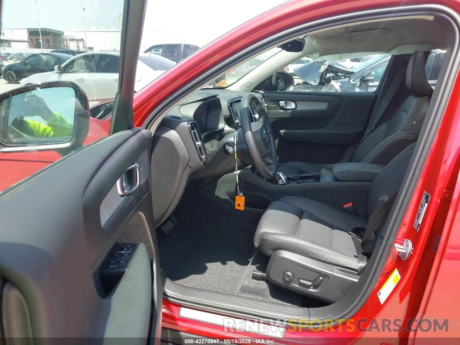 5 Photograph of a damaged car YV4L12UM3S2529546 VOLVO XC40 2025