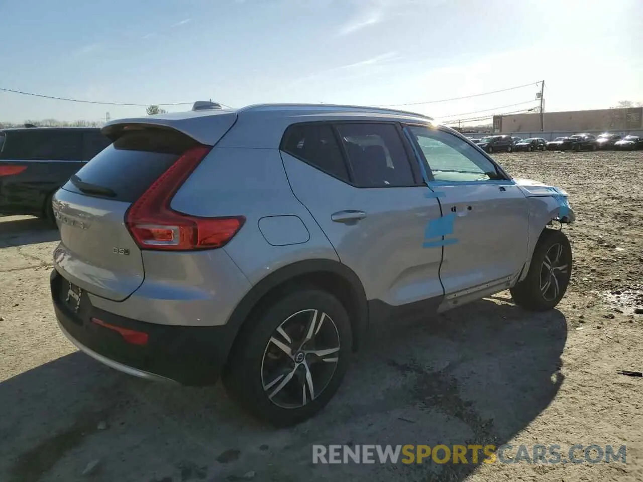 3 Photograph of a damaged car YV4L12UV5P2951365 VOLVO XC40 CORE 2023