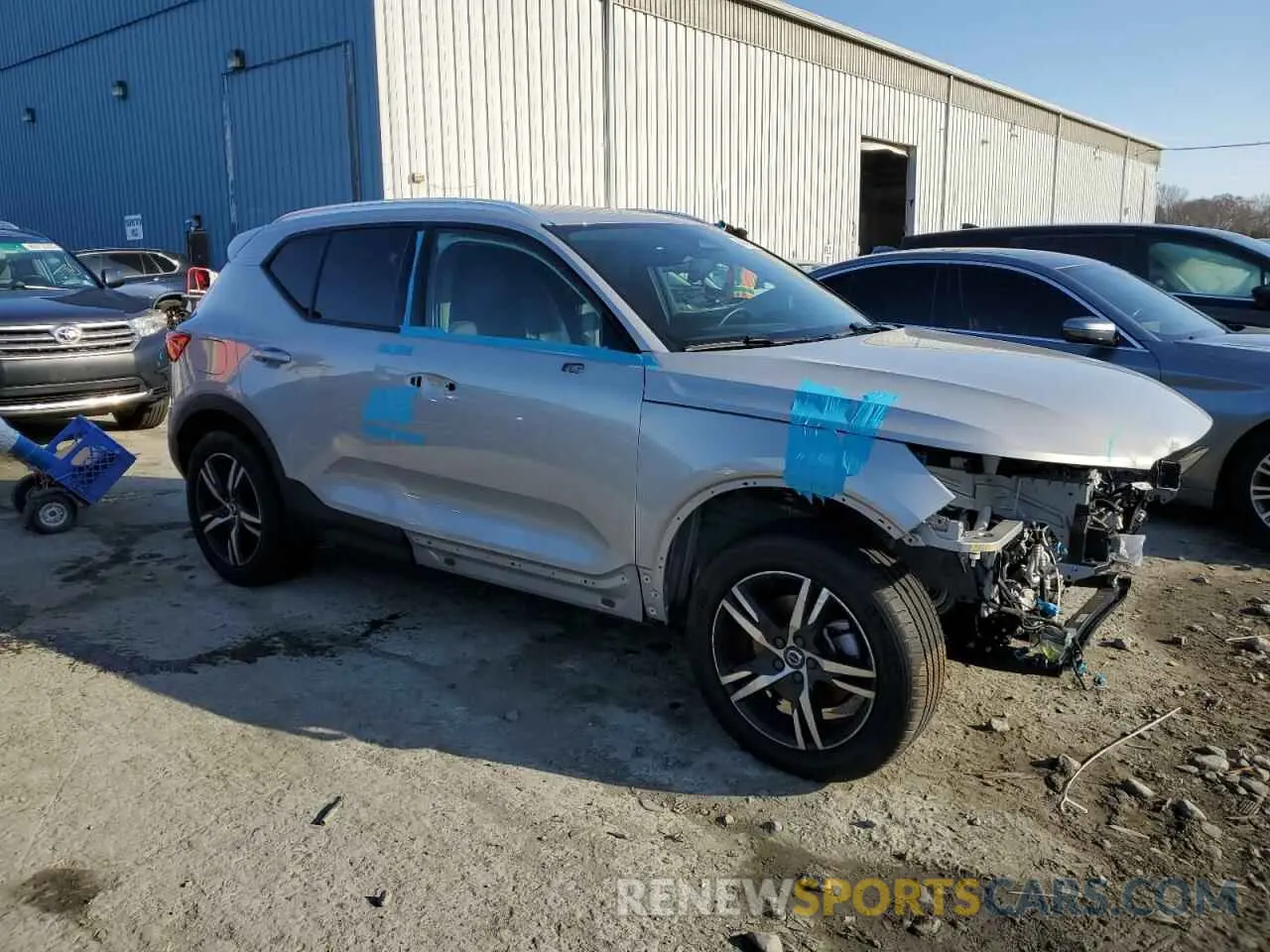 4 Photograph of a damaged car YV4L12UV5P2951365 VOLVO XC40 CORE 2023