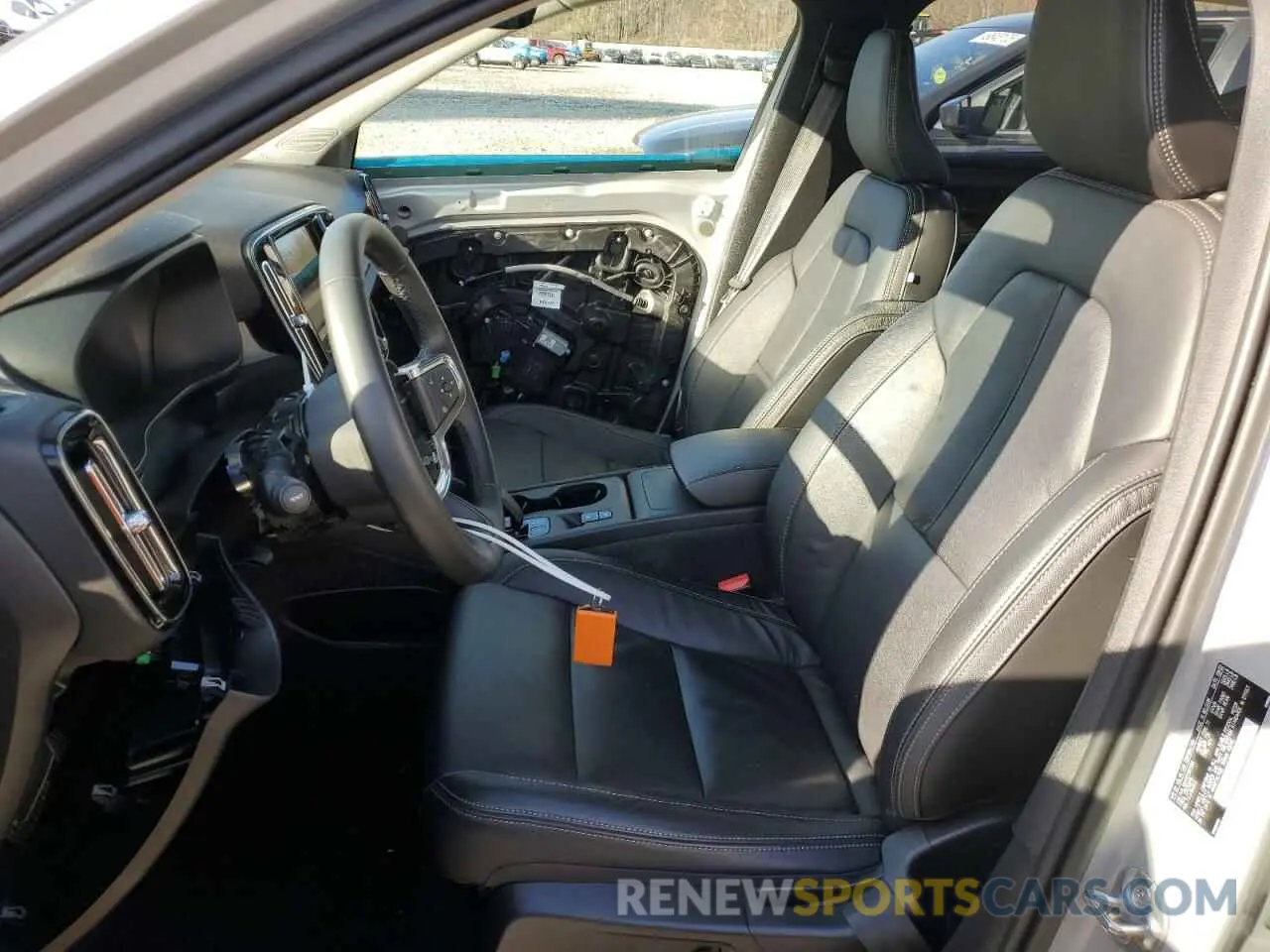 7 Photograph of a damaged car YV4L12UV5P2951365 VOLVO XC40 CORE 2023