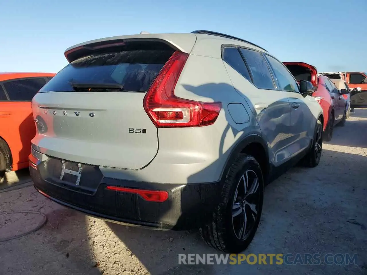 3 Photograph of a damaged car YV4L12UK1R2275716 VOLVO XC40 CORE 2024