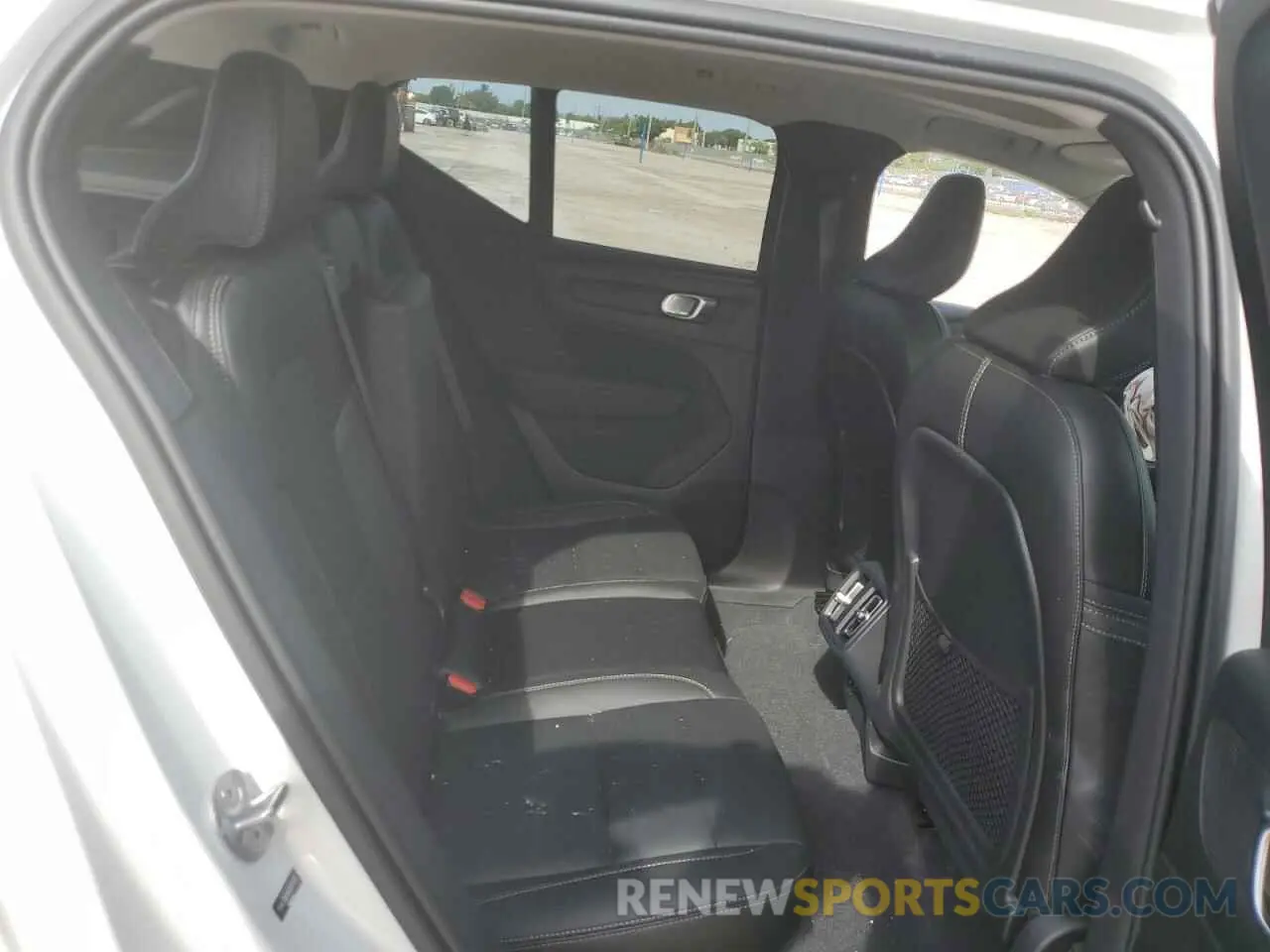 10 Photograph of a damaged car YV4L12UK1R2307578 VOLVO XC40 CORE 2024