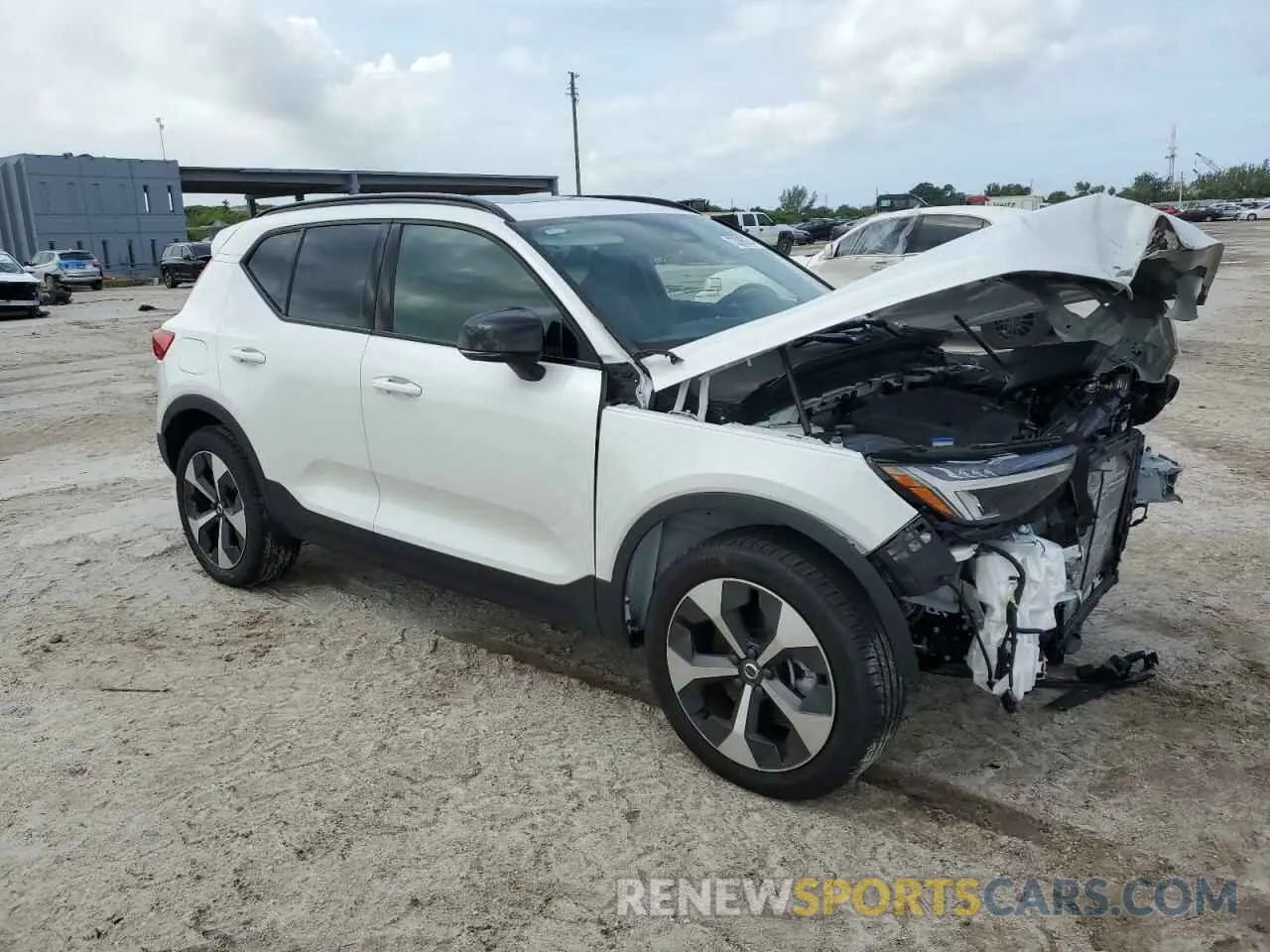 4 Photograph of a damaged car YV4L12UK1R2307578 VOLVO XC40 CORE 2024