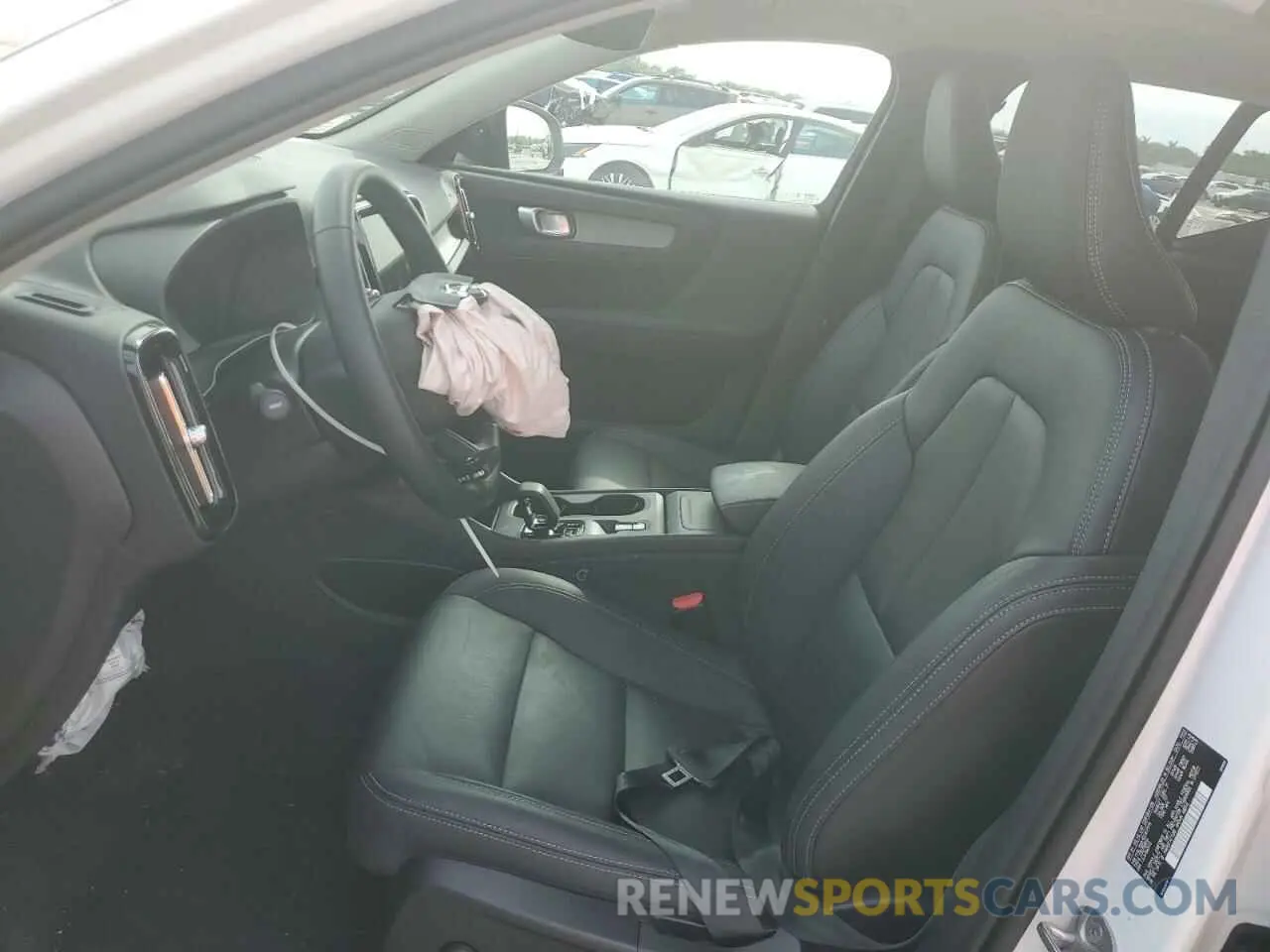 7 Photograph of a damaged car YV4L12UK1R2307578 VOLVO XC40 CORE 2024