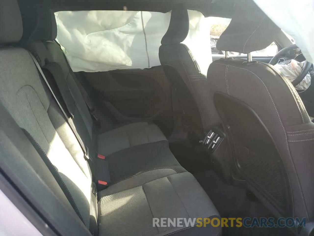 10 Photograph of a damaged car YV4L12UK4R2341885 VOLVO XC40 CORE 2024