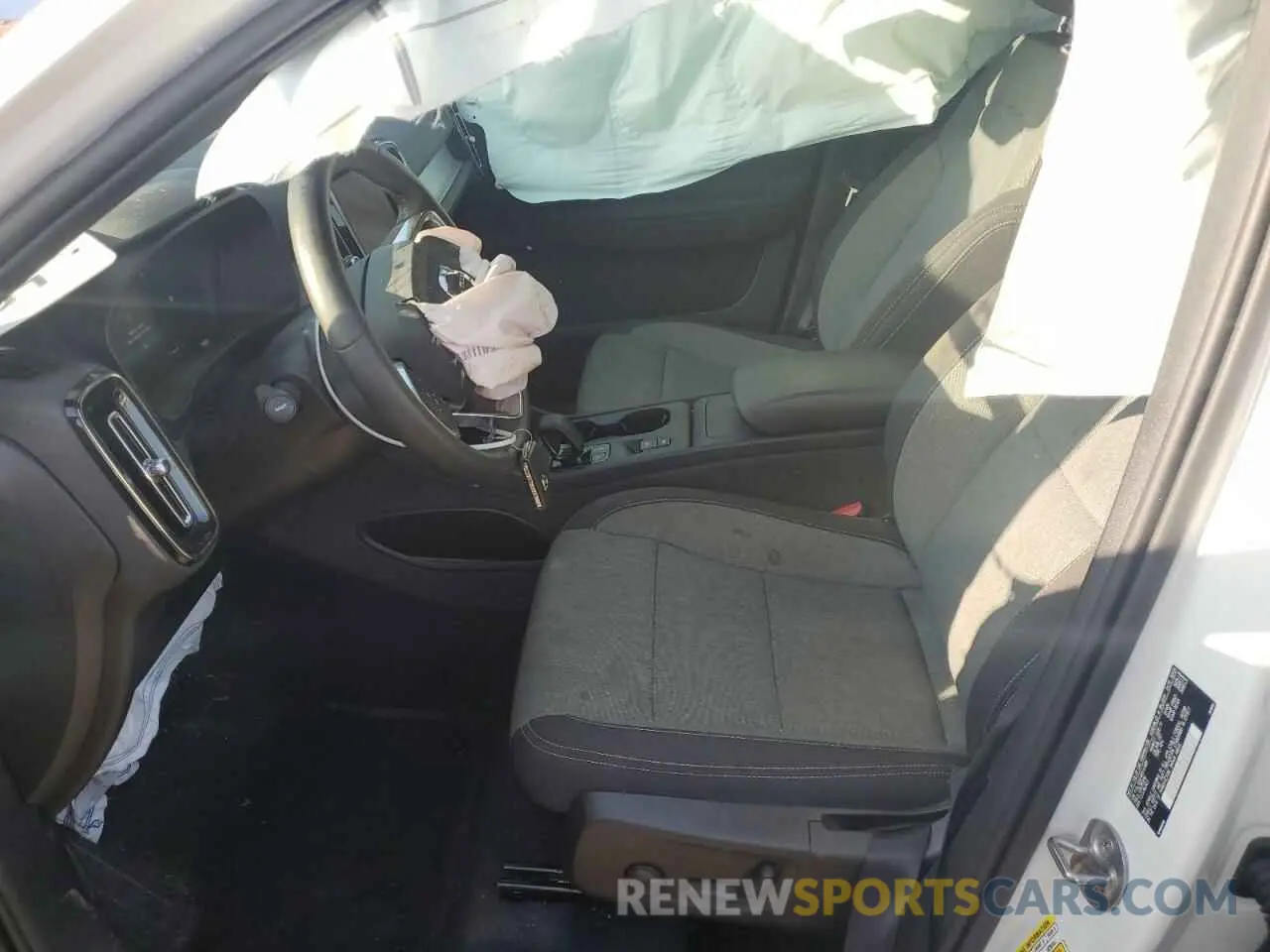 7 Photograph of a damaged car YV4L12UK4R2341885 VOLVO XC40 CORE 2024