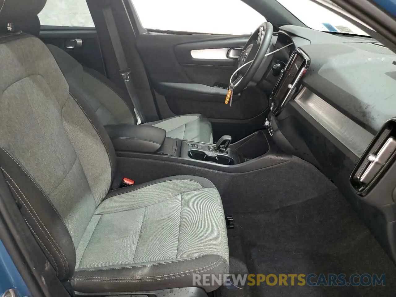 7 Photograph of a damaged car YV4L12UK7R2331125 VOLVO XC40 CORE 2024
