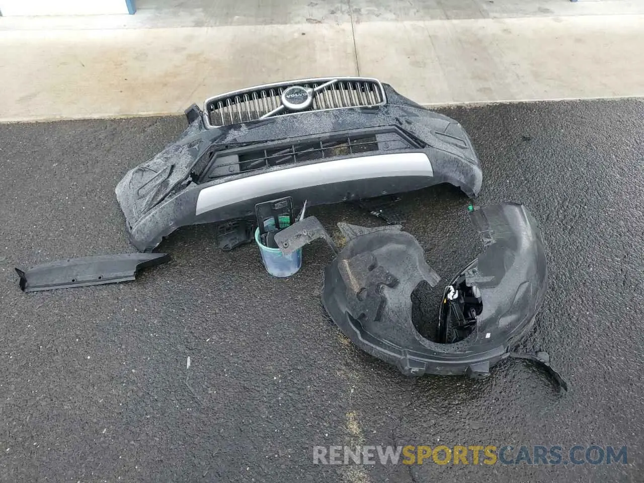 13 Photograph of a damaged car YV4L12UK9R2335998 VOLVO XC40 CORE 2024
