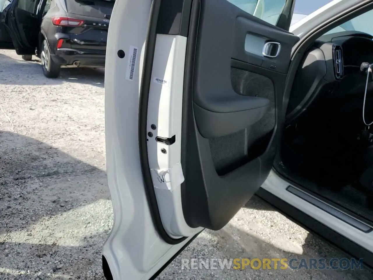 13 Photograph of a damaged car YV4L12UJ0S2472907 VOLVO XC40 CORE 2025