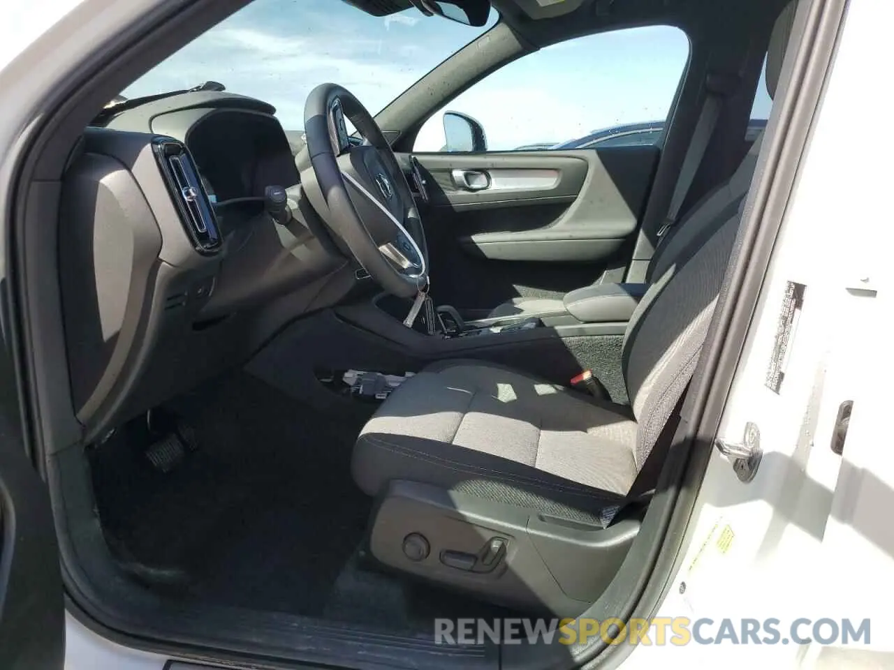 7 Photograph of a damaged car YV4L12UJ0S2472907 VOLVO XC40 CORE 2025