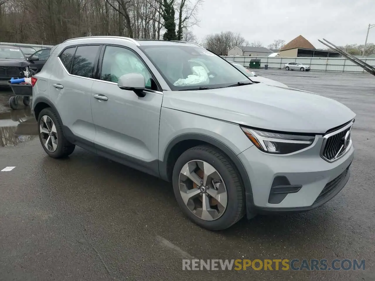 4 Photograph of a damaged car YV4L12UJ3S2473453 VOLVO XC40 CORE 2025