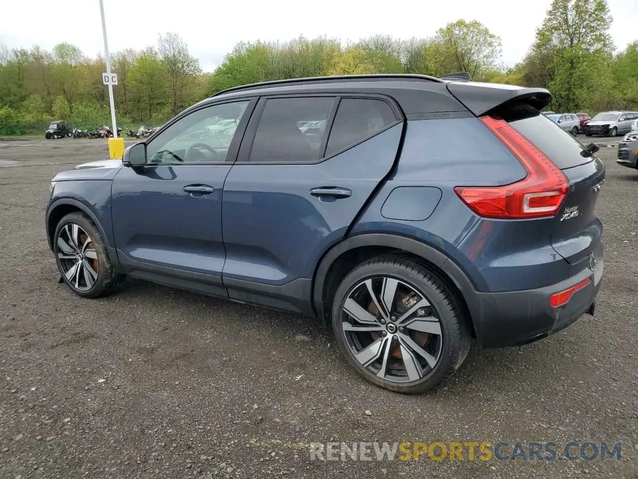 2 Photograph of a damaged car YV4ED3UR2N2674275 VOLVO XC40 P8 RE 2022