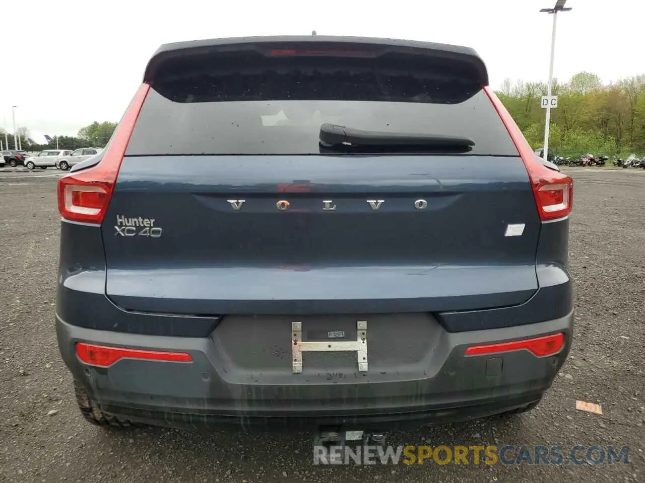6 Photograph of a damaged car YV4ED3UR2N2674275 VOLVO XC40 P8 RE 2022