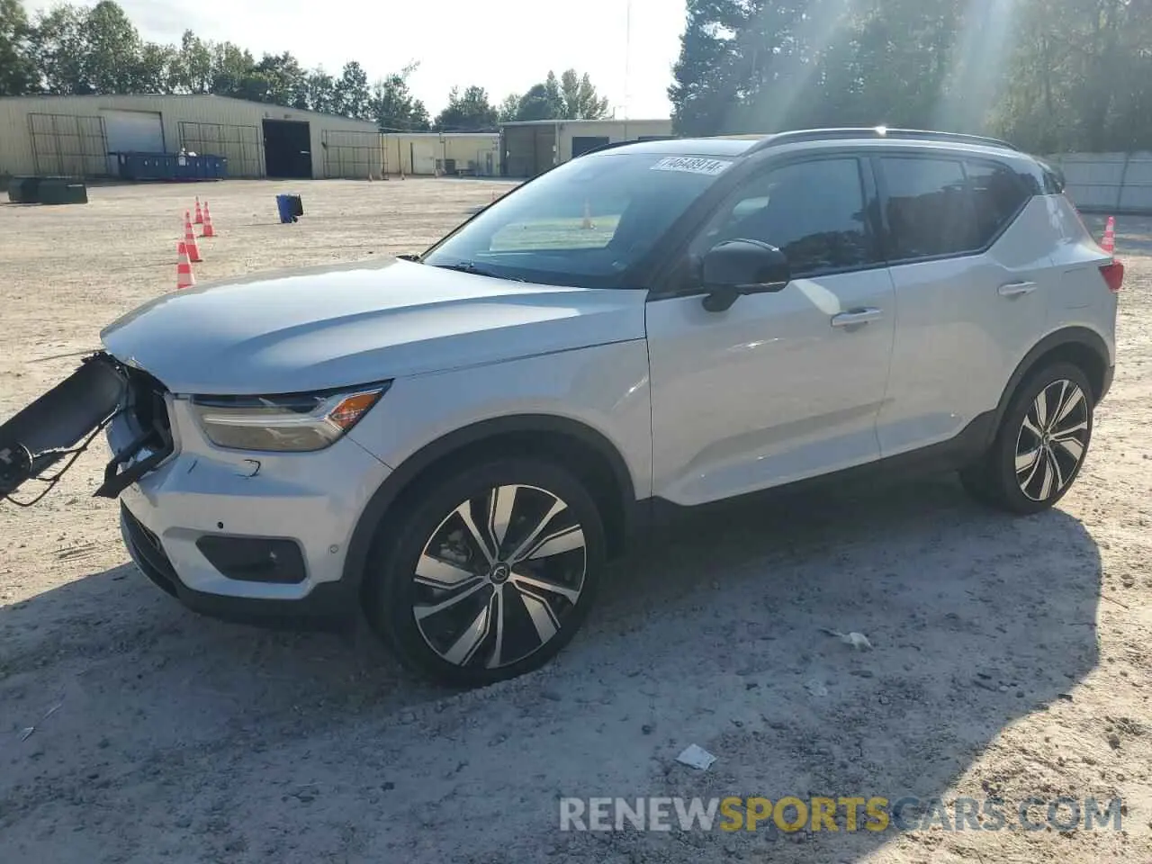1 Photograph of a damaged car YV4ED3UR3N2640345 VOLVO XC40 P8 RE 2022