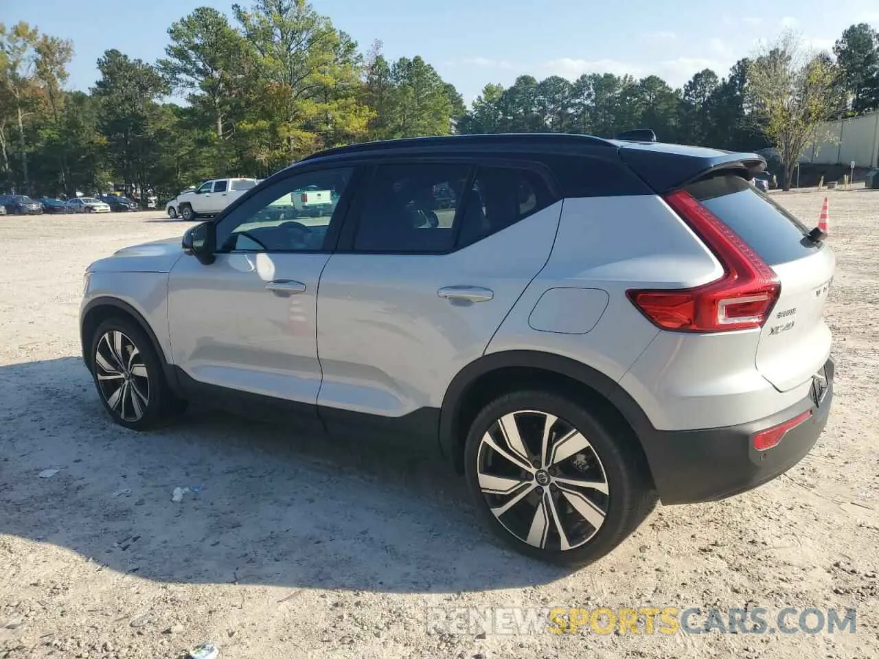 2 Photograph of a damaged car YV4ED3UR3N2640345 VOLVO XC40 P8 RE 2022