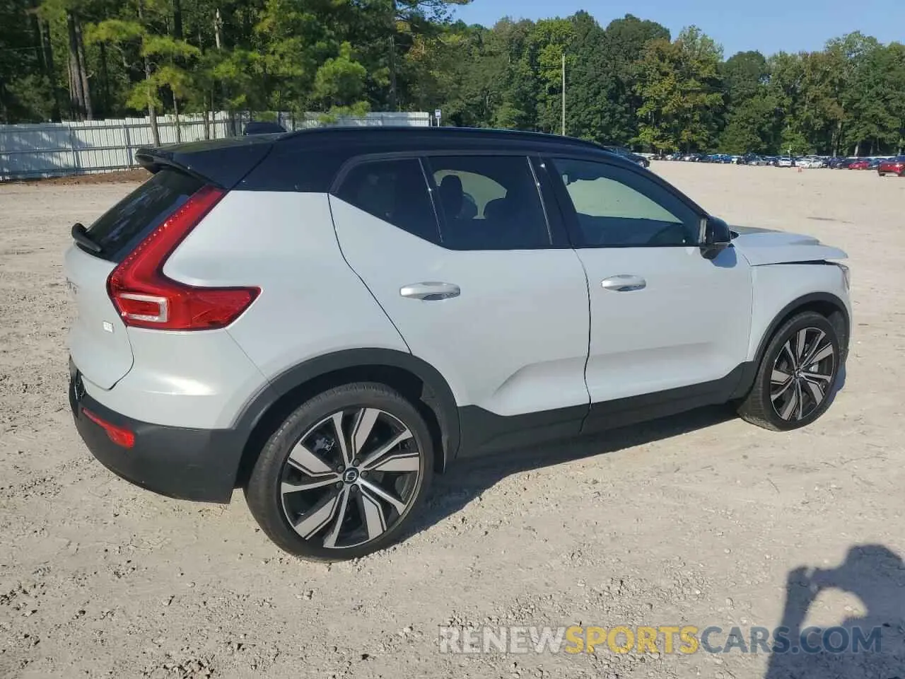 3 Photograph of a damaged car YV4ED3UR3N2640345 VOLVO XC40 P8 RE 2022